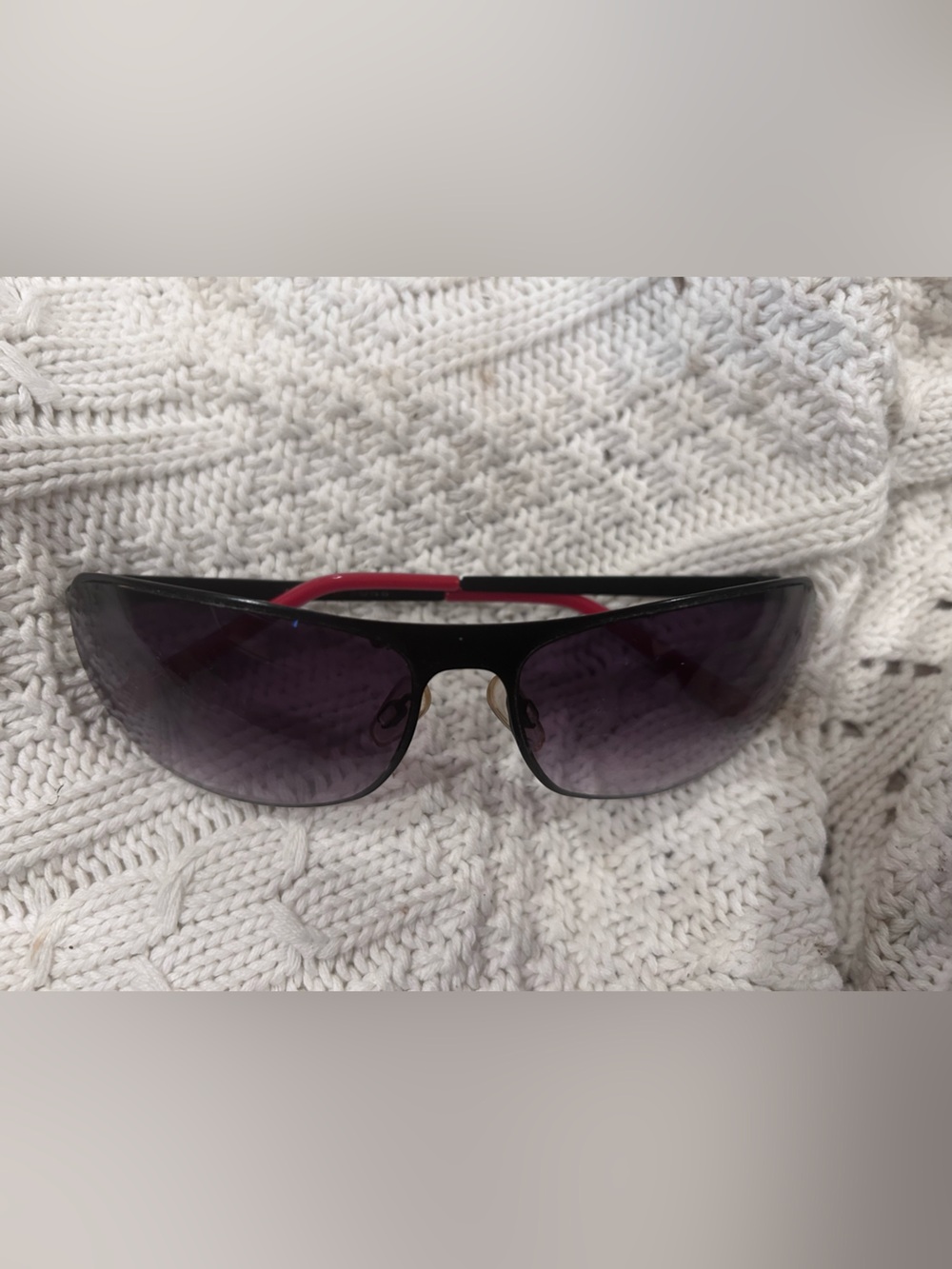 Sleek Black Alfred Sung Sunglasses with Red Accents